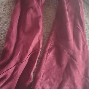 Womens plus size calf size 9 maroon kitten heel boots. stretch suede.